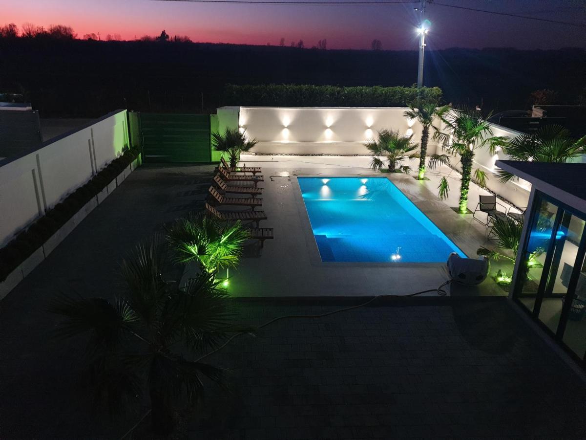 Rrushkull  Isea Wood Villa מראה חיצוני תמונה